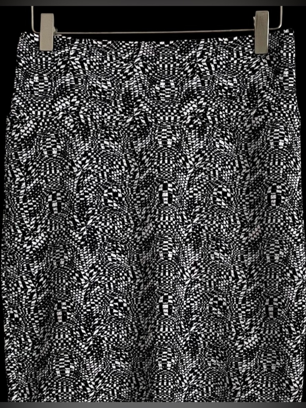 NWOT LuLaRoe Black And White Geometric Print Cassie Pencil Skirt Size Small
